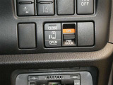 左右ともに大きくて便利なスライドドアを採用しています。助手席側電動ドアは運転席からも開閉可能です。雨の日のお迎え、いち早く乗り込みたいお子様をタイミング良くドアを開けてスマートにお出迎え出来ます♪