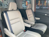 後部座席です。綺麗・清潔に仕上げております。内装の綺麗なお車は気持ちが良いですし、コンディションのいい車が多いです。