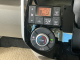 【オートエアコン】AUTOボタンを押してお好みの温度を設定!快適な室温でドライブをお楽しみいただけます♪