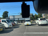 前後2カメラ型ドライブレコーダー装備。 後方からの追突やあおり運転も記録できるため、現在最も推奨される標準タイプです。