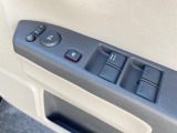 【電動格納ミラー】サイドミラーは電動格納式となっており、狭い駐車場でもキズがつくリスクを抑えられます。