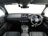 ZR-Vの開放的な前方視界。視界広々で非常に運転しやすくロングドライブでも疲れを感じさせないすっきりとまとまったインパネ周りです。またBOSEサウンドシステムにより、上質な音響を全席で味わえます。