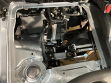 ご納車までに、弊社サービススタッフによる車検整備を行い、バッテリー、エンジンオイル、オイルエレメント、ワイパーゴムを交換し、ブレーキを分解、摩耗等を確認、必要であれば交換、安心してお乗りいただけます!