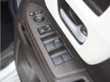 ◆パワーウィンドウスイッチ◆運転席から全席の窓の開閉操作を行うことが出来いつでも換気ができます!