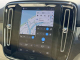 9インチの縦型タッチパネル搭載 北欧ならではの設計で手袋をしたままでもお使いいただけます。デザインの美しさと使いやすさを融合した、新世代のボルボ車に共通するレイアウトです。