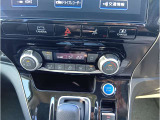「オートエアコン」が付いています。1年中快適な室内を提供!車内温度を設定すると、風量を自動で調節してくれます。