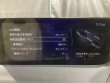 車線逸脱警報システムは、走行中にカメラで車線を検知して、自車が車線から逸脱する可能性があると判断した場合に、警報によりドライバーに通知します。