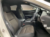 運転席も広々としており運転しやすい環境を実現しています☆室内クリーニングも実施済みです。