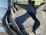 リヤシートは簡単に格納できますので、急に荷物が増えても収納楽々です。