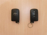 中古車としてスマートキーが2個あるのは重要なチェックポイント!バックドアの開閉ボタンも付いています。離れたところからの開け閉めや、手荷物があるときに便利です♪
