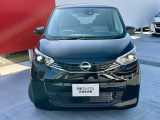 シンプルで親しみやすいフロントデザイン!見切りの良いボディ形状で運転しやすく、毎日の通勤やお買い物にもぴったりです。