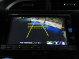 バックカメラの画像です。ガイドラインがスムースな車庫入れをサポートいたします。車庫入れの安心感がアップしますね。