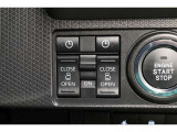 両側電動スライドドアはドアの直接操作以外にも運転席からのスイッチ操作やリモコン操作でも開閉が可能!狭い駐車場などでもドアの開閉が楽々・安心ですね!