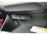 スマートフォンなどの充電に便利なUSB出力電源(Type-A 1ヶ、Type-C 1ヶ)を装備しています。
