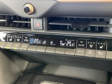 【シートヒーター&ベンチレーション】夏場は涼しい風でお尻や背中の熱やムレを防ぎ、冬はエアコンよりも早く温まってポカポカに!季節を問わず快適に過ごせます。
