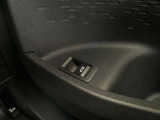バックゲートの開閉は運転席ドアのスイッチでも可能です。
