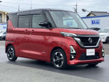 エマージェンシーブレーキ(衝突被害軽減ブレーキ)、フロントカメラが車両や歩行者を検知し警告音と共に衝突回避、軽減をアシストしてくれます。