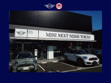 数多くの在庫車を見ながら検討できるMINI NEXT NISHI-TOKYOなら、偶然で素敵な出会いが待っています。