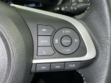 ステアリングスイッチ付き。前方から目を離すことなく操作することが可能です。