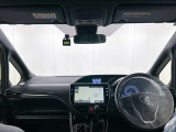 落ち着いたカラーの内装で、ゆったりと運転したい方に。