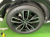 純正アルミホイールです。足元が引き立つので、車全体のイメージがアップしますよ!