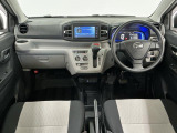 【インパネ】運転のしやすさを最優先に設計された見晴らしの良いフロントビュー。車両間隔が掴みやすく狭い道でも安心♪「安全」と「品質」を最優先に、安心してお乗りいただけるクルマを提供いたします。