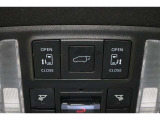 両側電動スライドドアはドアの直接操作以外にも運転席からのスイッチ操作やリモコン操作でも開閉が可能!狭い駐車場などでもドアの開閉が楽々・安心ですね!