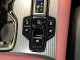 ブレーキホールド機能搭載してます。ホールド機能オン時はブレーキから足を話してもブレーキ機能が維持されるので、足の疲労が軽減されます。