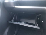 充実の小物入れを完備。ついつい貯めがちな小物をスッキリ収納できますね。