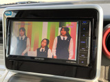 画面にテレビ番組が表示され、停車中の休憩時間などに映像を視聴できます。画面表示も見やすく、車内で過ごすひとときに活用しやすい装備です。