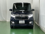 LEDヘッドライトを装備しています。LEDヘッドライトはとても明るく、雨の日や夜間走行も安全・安心です。オートライトコントロール付きで周囲の明るさに応じて自動で点灯・消灯します