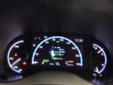 とっても見やすいメーターです。夜間時はラグジュアリーな気分にさせてくれる照明が魅力ですので、夜のドライブも楽しみになりますよ♪