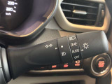 ヘッドランプをハイビームにして走行中、前方に対向車や先行者がいたり、明るい場所を走行すると自動でロービームに切り替えるハイビームアシスト機能を搭載しております。