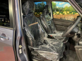運転席まわりには十分なスペースがあり、大柄な方でもゆったり運転していただける環境です。