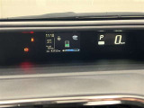 センターメーターは視点移動が少なく、長時間の運転でも疲れにくいそうです!スピードメーターは大きくて見やすいデジタル表示!
