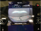 運転席からは見えにくい左右のエリアまでしっかりカバーし、死角を減らして視界を拡大。狭い道でのすれ違いや、建物の陰から車や歩行者が現れる場面でも、安心して状況を把握できる頼れる機能です。