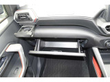 当店は全車『ロングラン保証』付!(1年間、距離無制限 HV車はHV保証付) 別途延長保証もご用意しております♪ ぜひ現車を確認にご来店ください