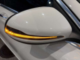 納車前整備は、メルセデスベンツ国際認定メカニックによる最新の検査ライン等の施設が充実した当社工場で入念に行います。メルセデス・ベンツの定める厳しい基準をクリアしたお車のみをご案内させて頂きます。