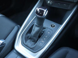Audi正規ディーラーが高品質をお約束。高度な訓練・教育を受けたAudi専任メカニックが、100項目にもおよぶ精密な点検を実施。すべてクリアしたAudi車だけ、あなたのお手元に届けられるのです