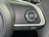 ステアリングスイッチ付き。前方から目を離すことなく操作することが可能です。