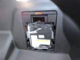 スペアタイヤレス車です。応急セットを搭載しております。