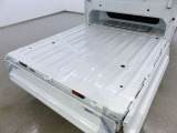 この前面パネル内のスペースを合わせると、荷台フロア長を1975mmまで確保することができます。長尺物やキャンプギアなど、様々な荷物を積載できます。
