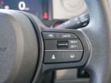 【ACC〈アダプティブ・クルーズ・コントロール〉】予め設定した車速内でクルマが自動的に加減速。前走車との適切な車間距離を維持しながら追従走行しドライバーの運転負荷を軽減します。