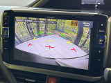 【バックカメラ】駐車時に後方がリアルタイム映像で確認できます。大型商業施設や立体駐車場での駐車時や、夜間のバック時に大活躍!運転スキルに関わらず、今や必須となった装備のひとつです!