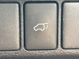 【パワーバックドア】スマートキーや運転席のボタンを押すだけでリアゲートが自動で開閉します!荷物を持っている時や、高い位置にあるバックドアを閉める際に便利な機能です♪
