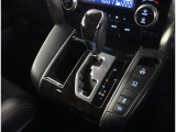 スマートキー付きです。スマートキーとは鍵を車に差し込まなくても、ドアノブを触ったりするだけで、ドアロックを解錠できます。これが凄く便利なんですよ。