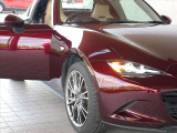 神戸マツダ神戸西インター店は、通常ディーラー+&alpha;の次世代型店舗としてROADSTER EXPERIENCE SPACEの冠を掲げ、「いつでも・誰でも・気軽に会いに行ける」ロードスターUカー専門店。