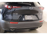 CX-30のスタイリッシュなエンブレム。リアバンパー周りや下回りも目立つ擦り傷等もなく良好です!