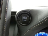 【プッシュスタート】スマートキーを携帯して、ブレーキを踏みながらスタートスイッチを押すだけでエンジンがかけられます。
