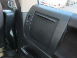 サードシート横にシャッター付きドリンクホルダーがあります♪♪